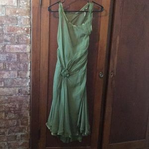 Green max studio dress
